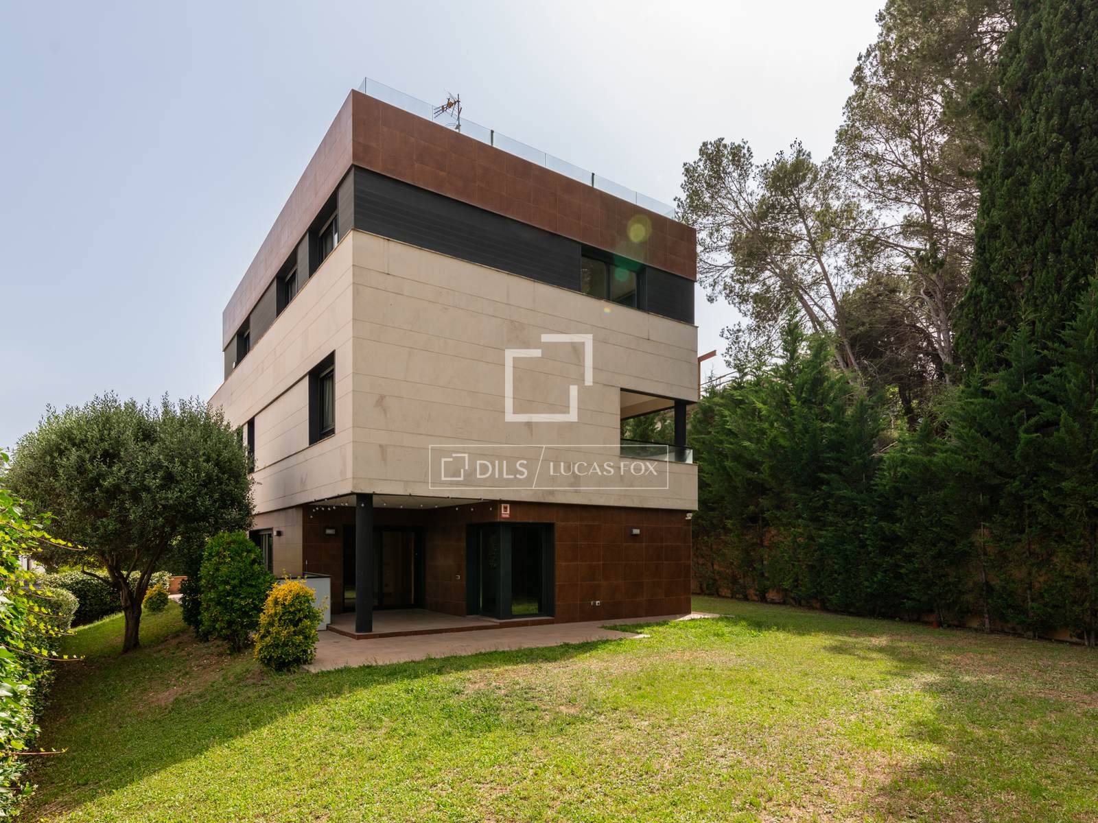 Villa in Bellaterra, Barcelona, Spain 6 bedrooms, 620 sq.m. No. 150861