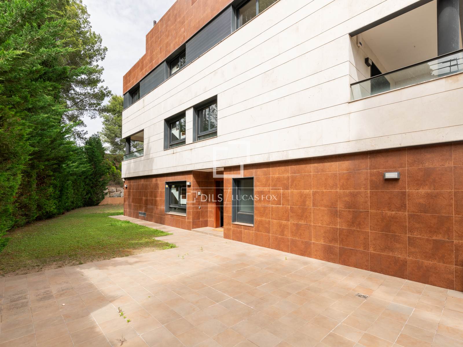 Villa in Bellaterra, Barcelona, Spain 6 bedrooms, 620 sq.m. No. 150861