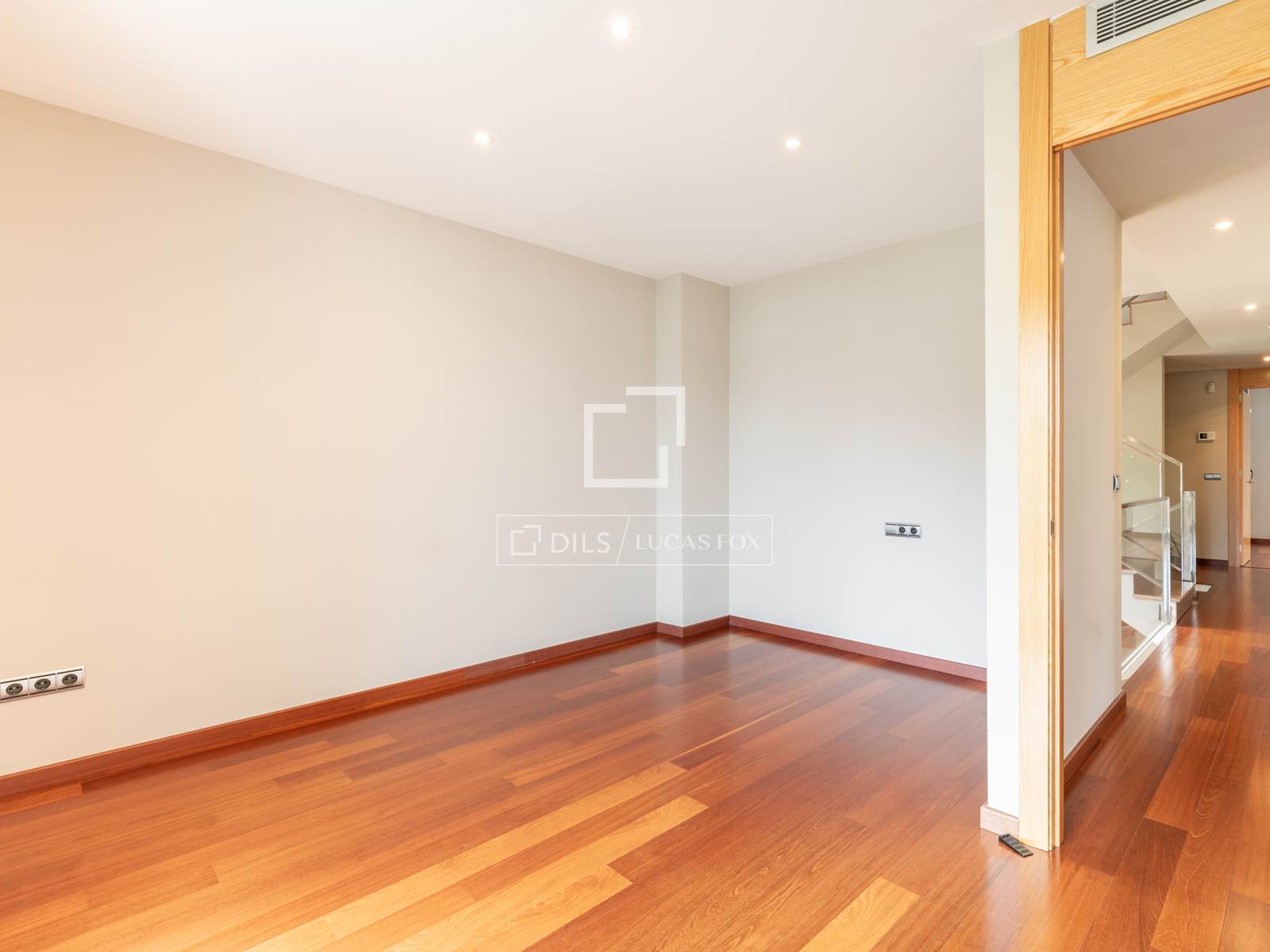 Villa in Bellaterra, Barcelona, Spain 6 bedrooms, 620 sq.m. No. 150861