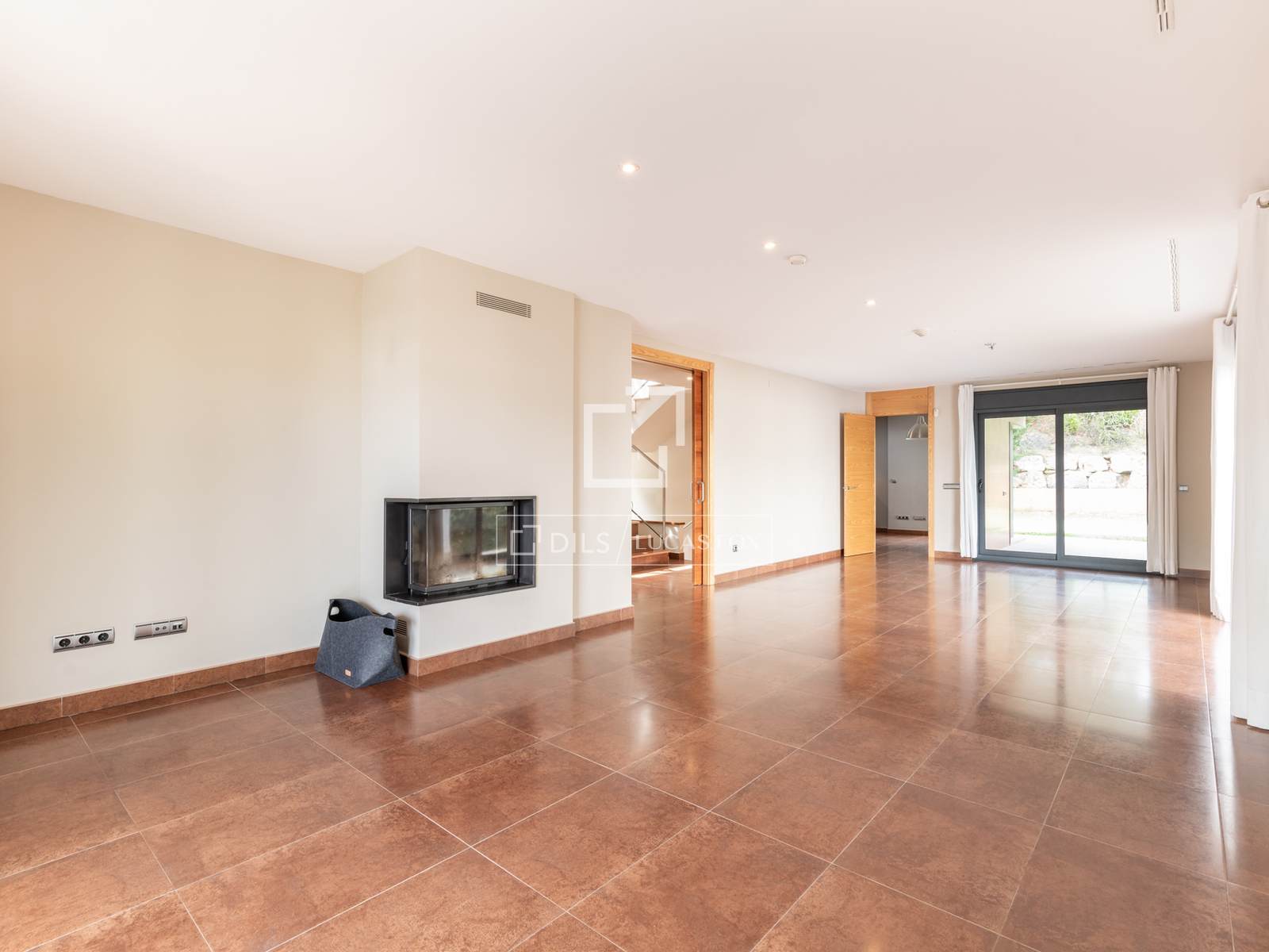 Villa in Bellaterra, Barcelona, Spain 6 bedrooms, 620 sq.m. No. 150861