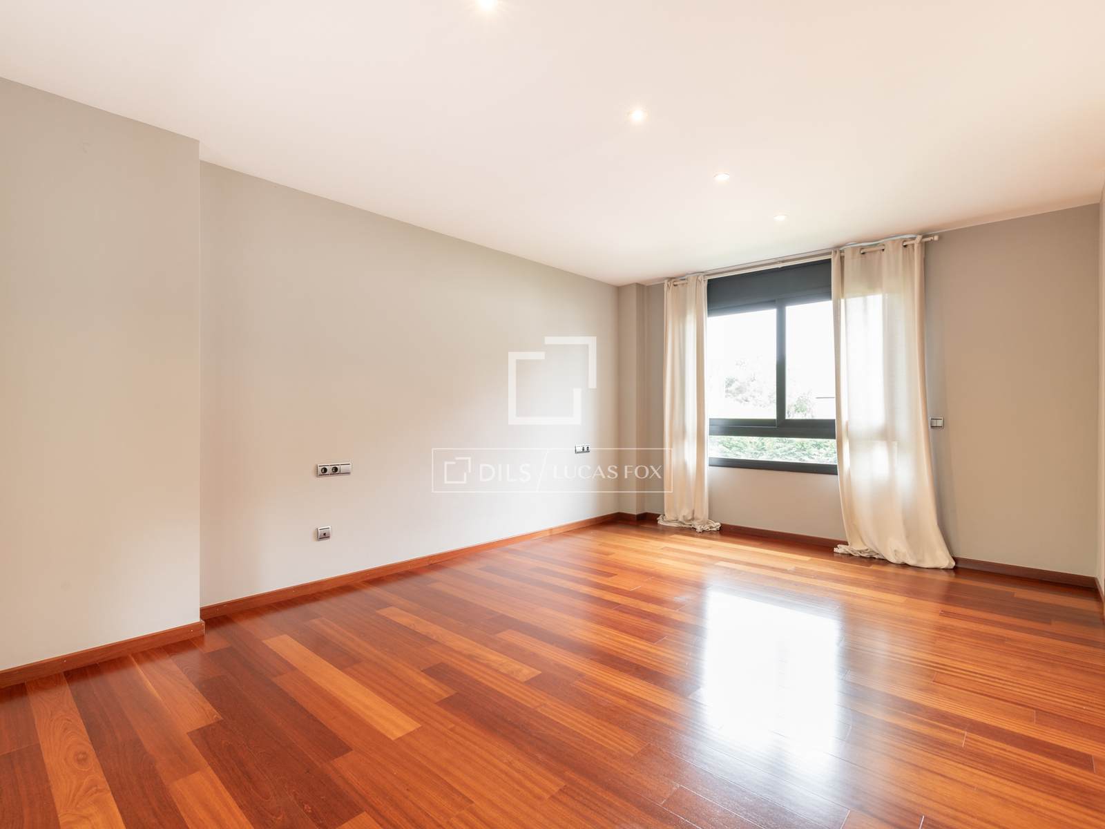 Villa in Bellaterra, Barcelona, Spain 6 bedrooms, 620 sq.m. No. 150861