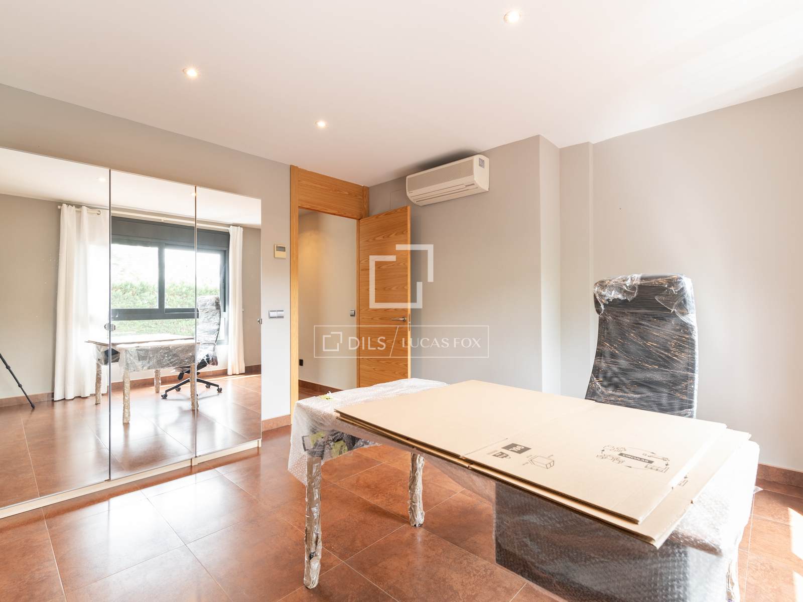 Villa in Bellaterra, Barcelona, Spain 6 bedrooms, 620 sq.m. No. 150861