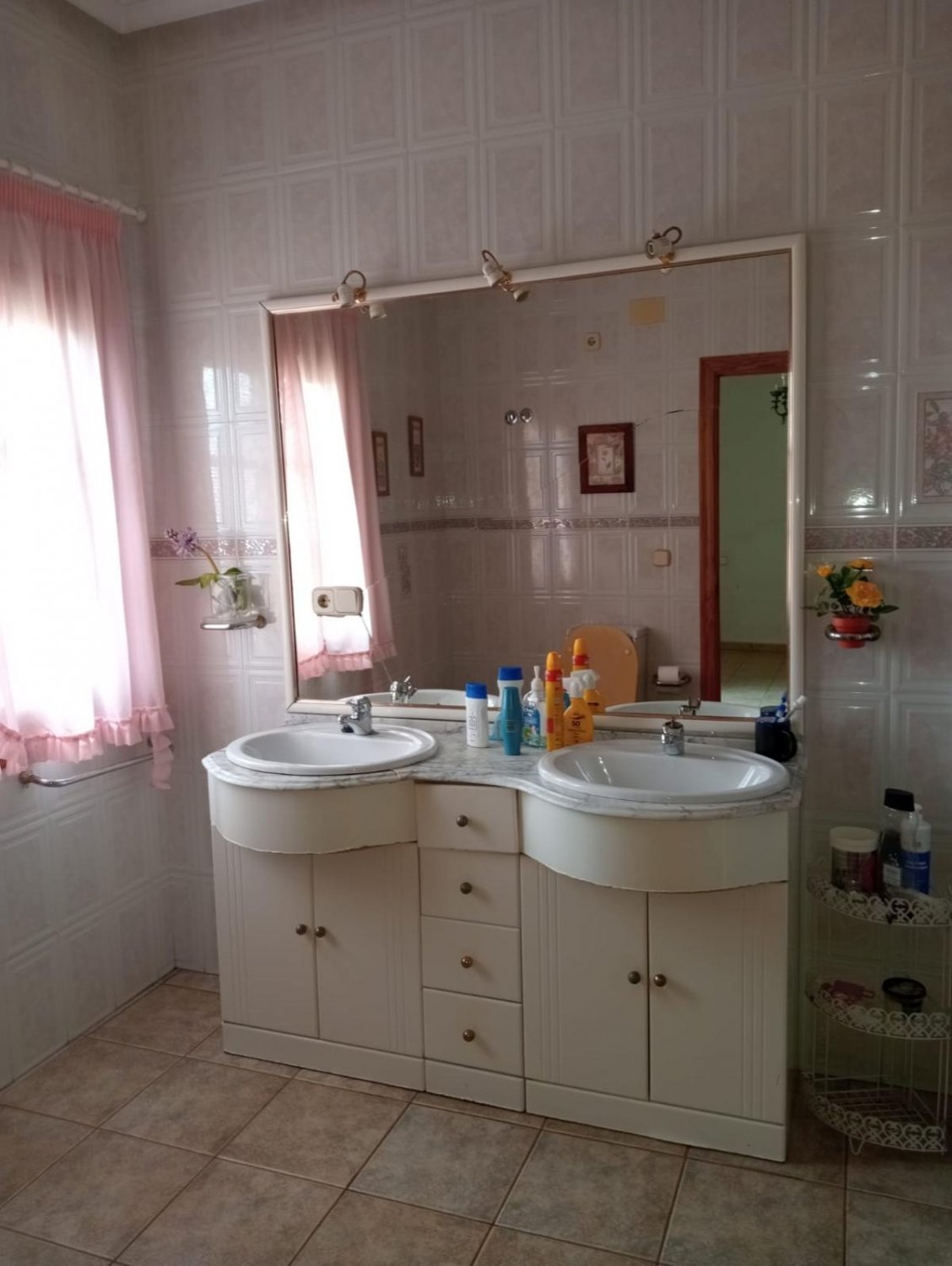Hus i Daya Nueva, Alicante, Spanien 4 sovrum, 350 kvm. Nr. 99856