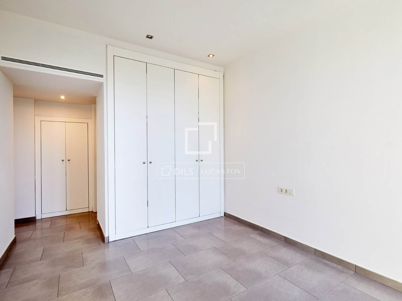 Villa en Sant Vicenc De Montalt, Barcelona, España 4 dormitorios, 266 m2 No. 150950