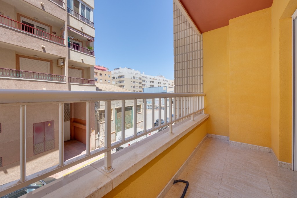Appartamento a Torrevieja, Alicante, Spagna 3 camere da letto, 123 mq. N° 183568