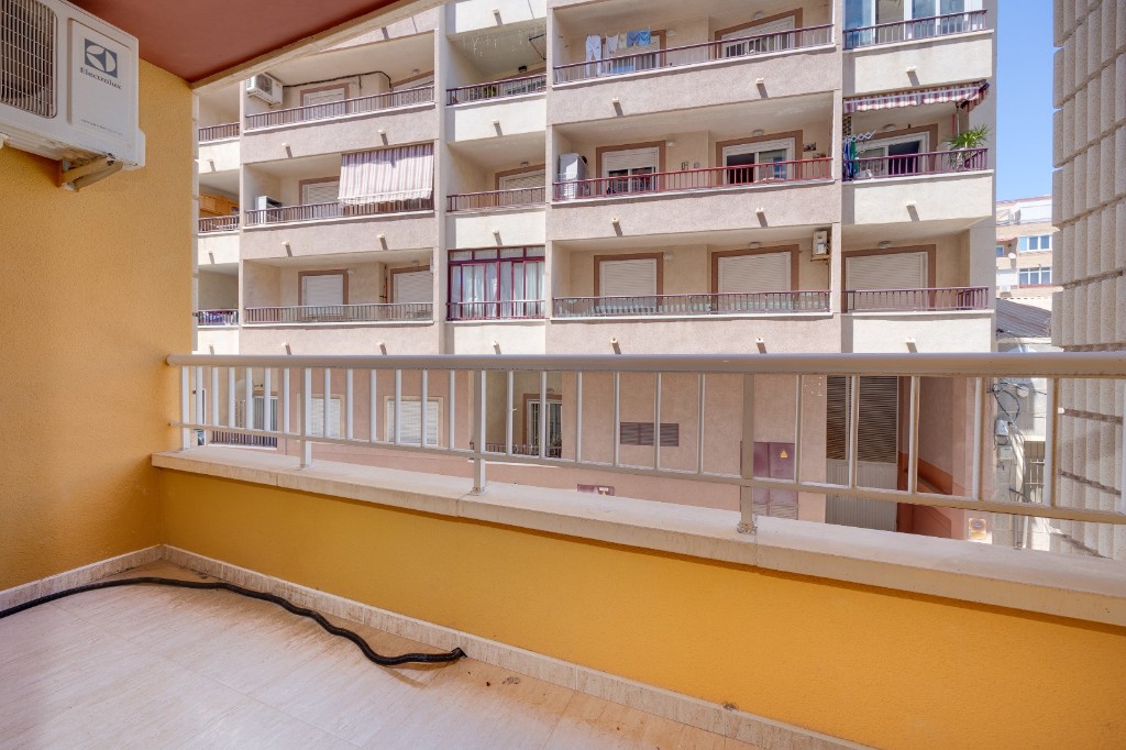 Appartamento a Torrevieja, Alicante, Spagna 3 camere da letto, 123 mq. N° 183568