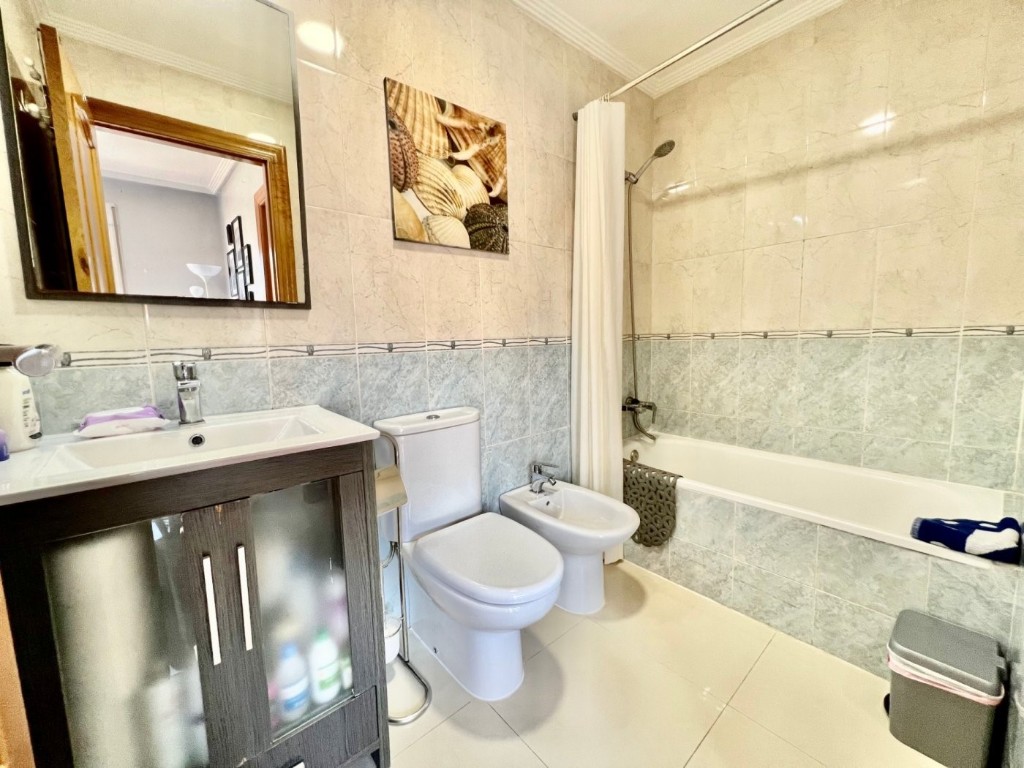 Apartment à Torrevieja, Alicante, Espagne 2 chambres, 75 m2 No. 183567