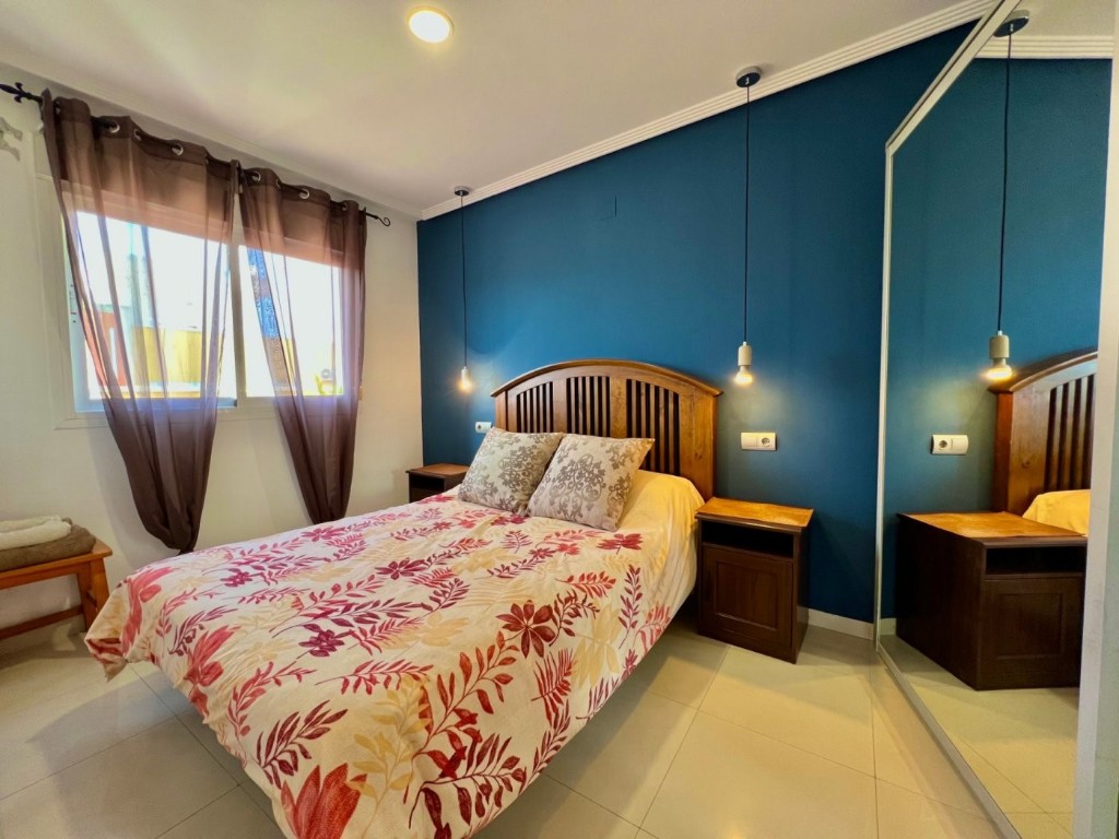 Apartment à Torrevieja, Alicante, Espagne 2 chambres, 75 m2 No. 183567