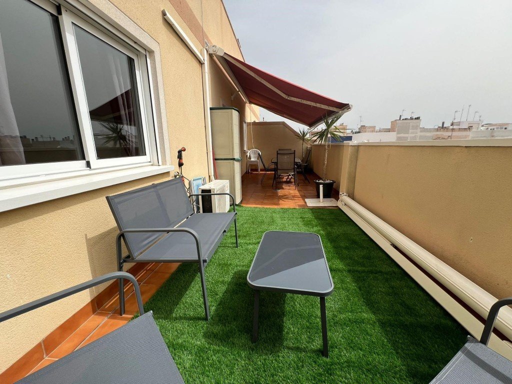 Apartment à Torrevieja, Alicante, Espagne 2 chambres, 75 m2 No. 183567