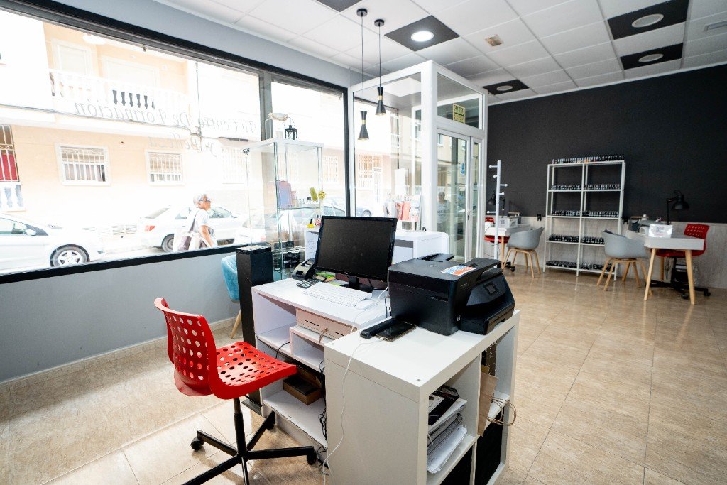 Propiedad comercial en Torrevieja, Alicante, España 130 m2 No. 183564