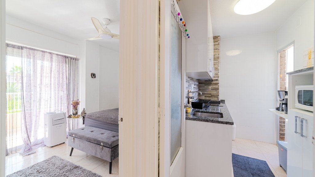 Apartamento en Punta Prima, Alicante, España 2 dormitorios, 56 m2 No. 183563