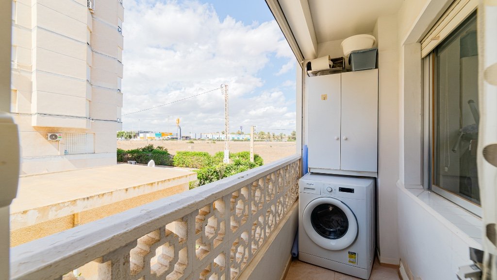 Apartamento en Punta Prima, Alicante, España 2 dormitorios, 56 m2 No. 183563
