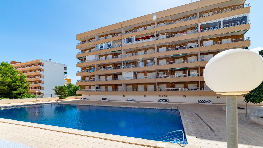 Apartamento en Punta Prima, Alicante, España 2 dormitorios, 56 m2 No. 183563