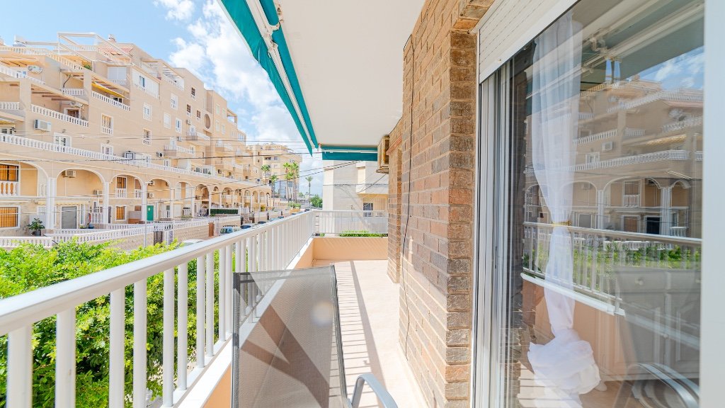 Apartamento en Punta Prima, Alicante, España 2 dormitorios, 56 m2 No. 183563