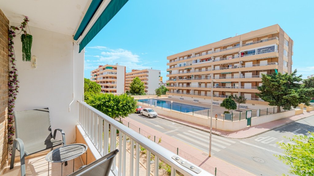 Apartamento en Punta Prima, Alicante, España 2 dormitorios, 56 m2 No. 183563