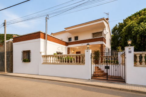 Сasa en Sant Iscle de Vallalta, Barcelona, España 5 dormitorios, 192 m2 No. 192366
