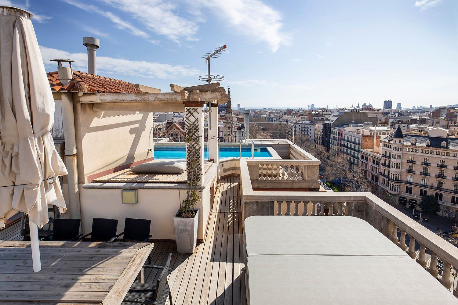 Huoneisto Barcelona, Espanja 5 makuuhuonetta, 385 m2 No. 160746
