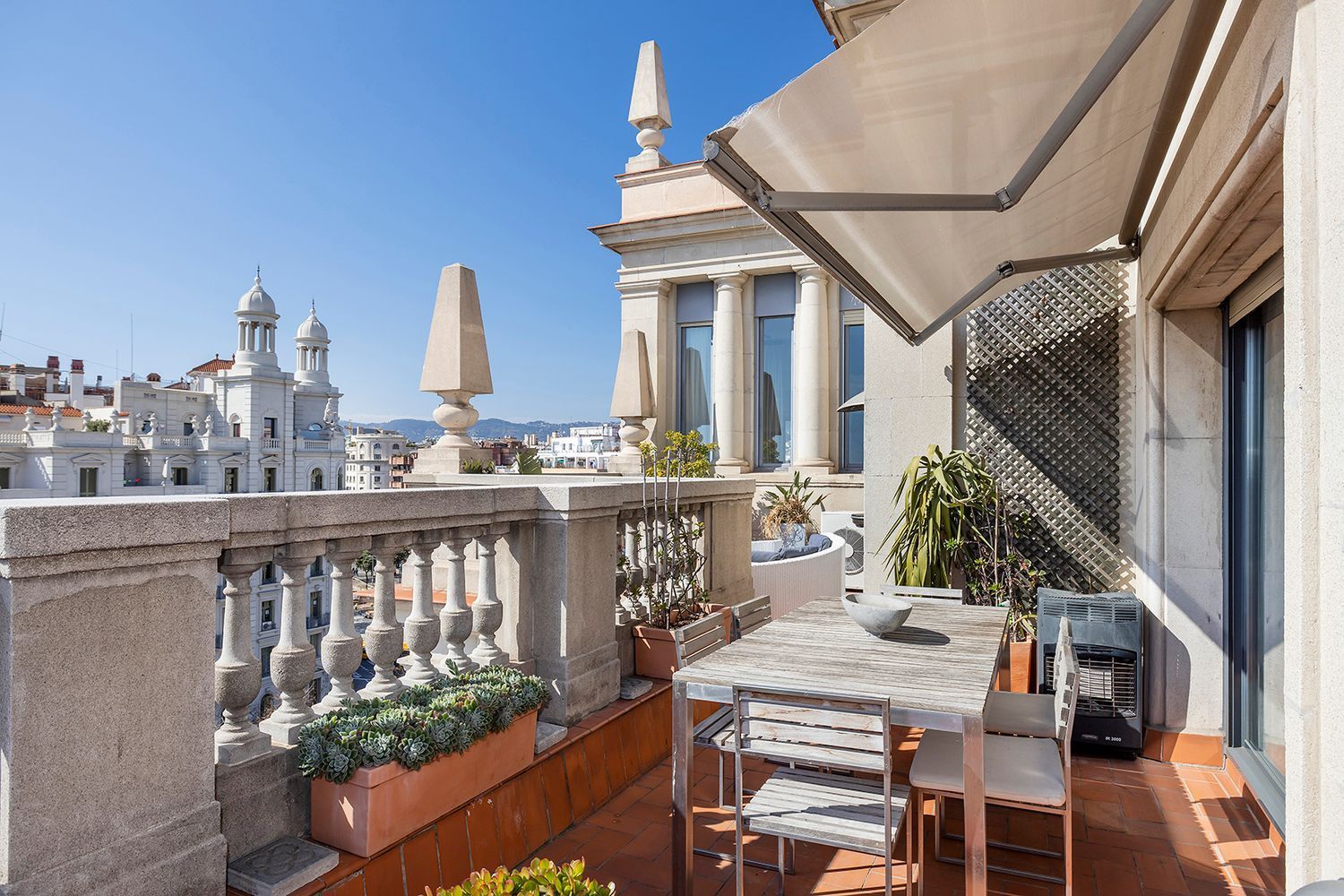 Huoneisto Barcelona, Espanja 5 makuuhuonetta, 385 m2 No. 160746