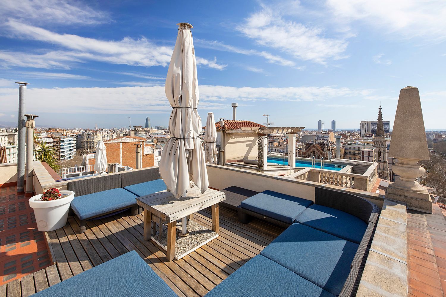 Huoneisto Barcelona, Espanja 5 makuuhuonetta, 385 m2 No. 160746