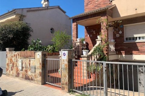 Māja Sant Vicenc Dels Horts, Barcelona, Spānijā 4 istabas, 128 m2 Nr. 167179