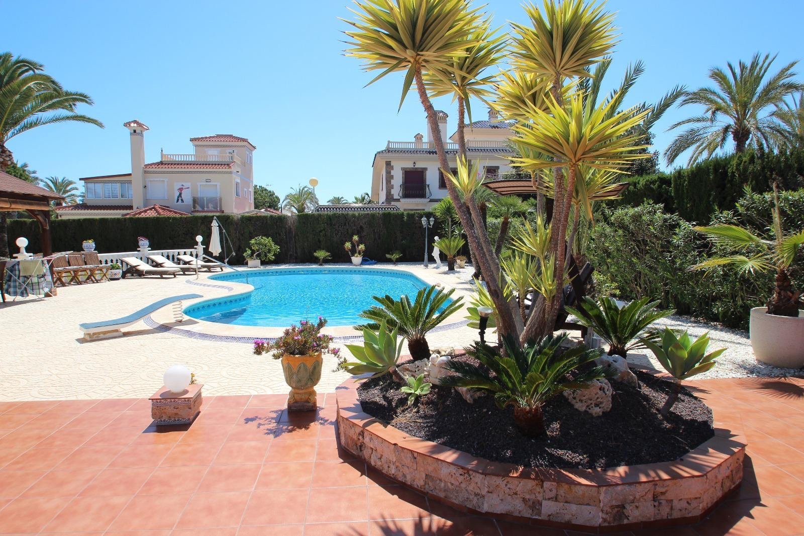 Villa en Punta Prima, Alicante, España 4 dormitorios, 250 m2 No. 135661