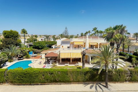 Willa w Punta Prima, Alicante, Hiszpania 4 sypialnie, 250 mkw. nr 135661