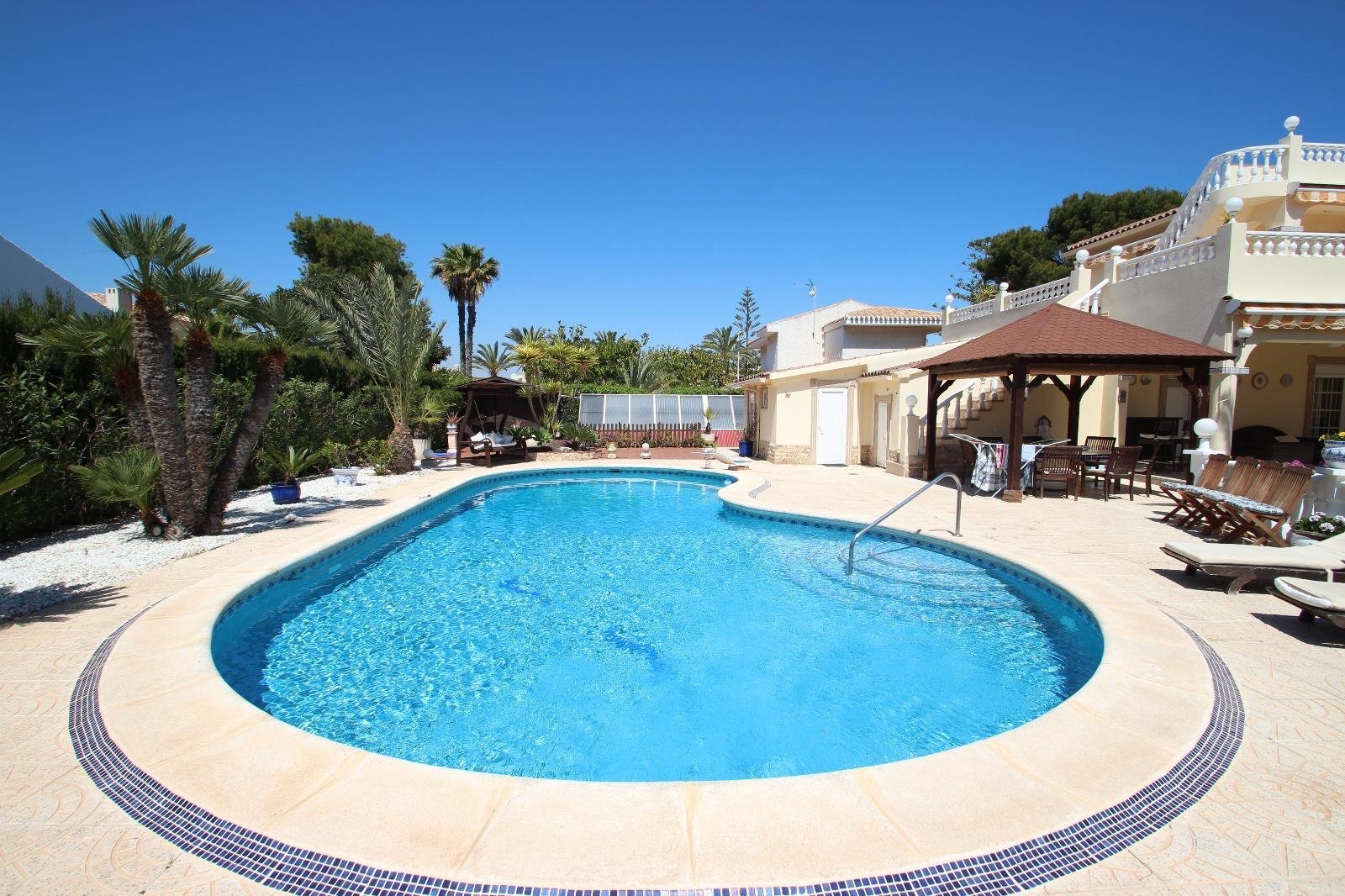 Villa en Punta Prima, Alicante, España 4 dormitorios, 250 m2 No. 135661