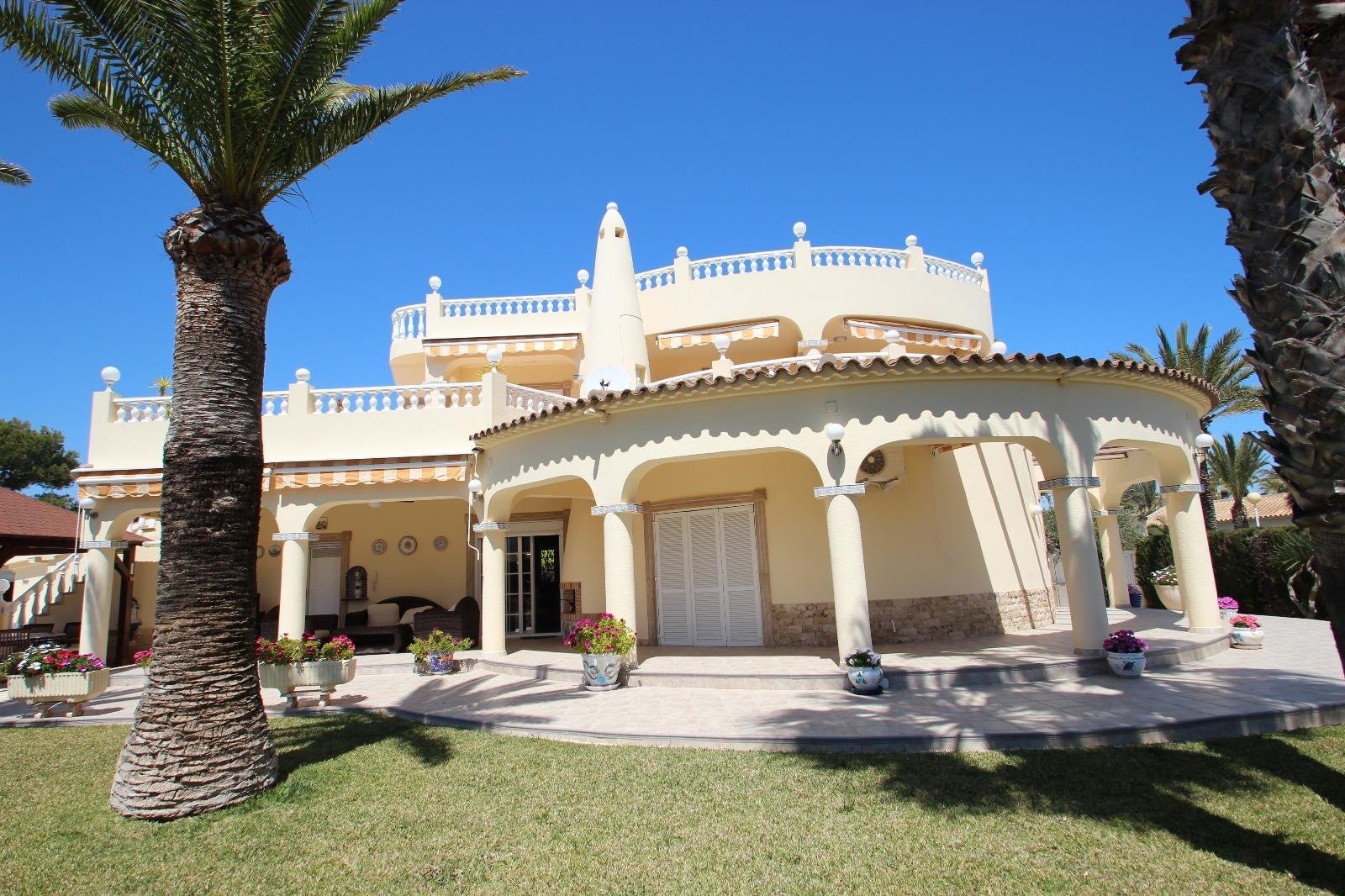 Villa en Punta Prima, Alicante, España 4 dormitorios, 250 m2 No. 135661