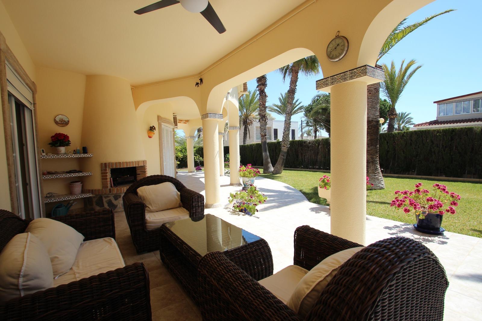 Villa en Punta Prima, Alicante, España 4 dormitorios, 250 m2 No. 135661