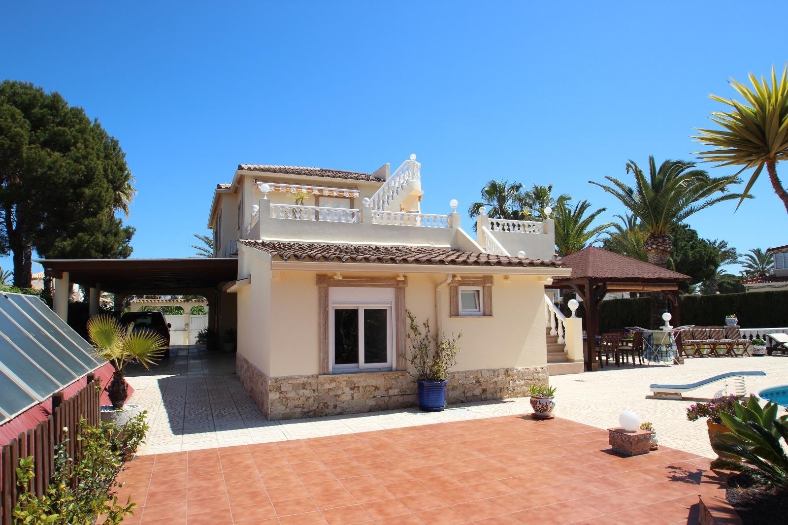 Villa en Punta Prima, Alicante, España 4 dormitorios, 250 m2 No. 135661