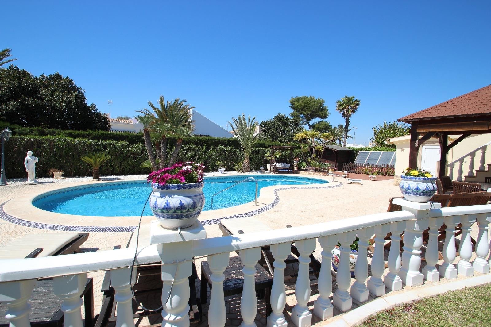 Villa en Punta Prima, Alicante, España 4 dormitorios, 250 m2 No. 135661