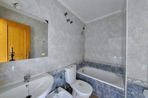 Commercial property in Torrevieja, Alicante, Spain 1 bedroom, 49 sq.m. No. 183408