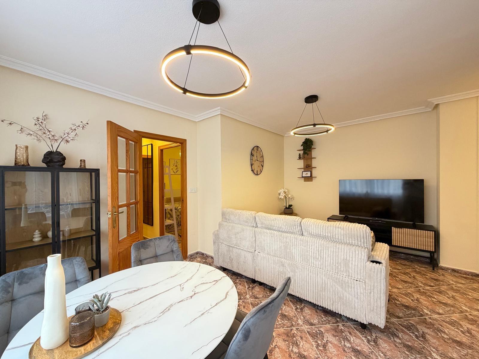 Apartamento en Torrevieja, Alicante, España 2 dormitorios, 69 m2 No. 196649