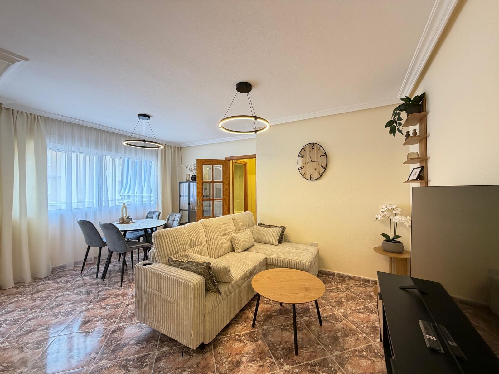 Apartamento en Torrevieja, Alicante, España 2 dormitorios, 69 m2 No. 196649