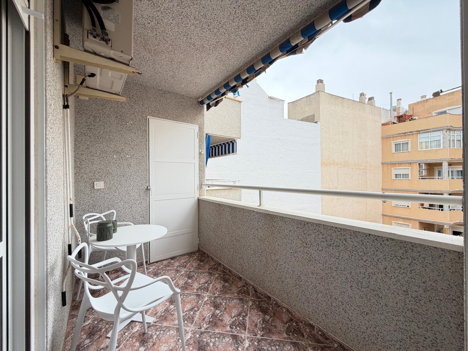 Apartamento en Torrevieja, Alicante, España 2 dormitorios, 69 m2 No. 196649