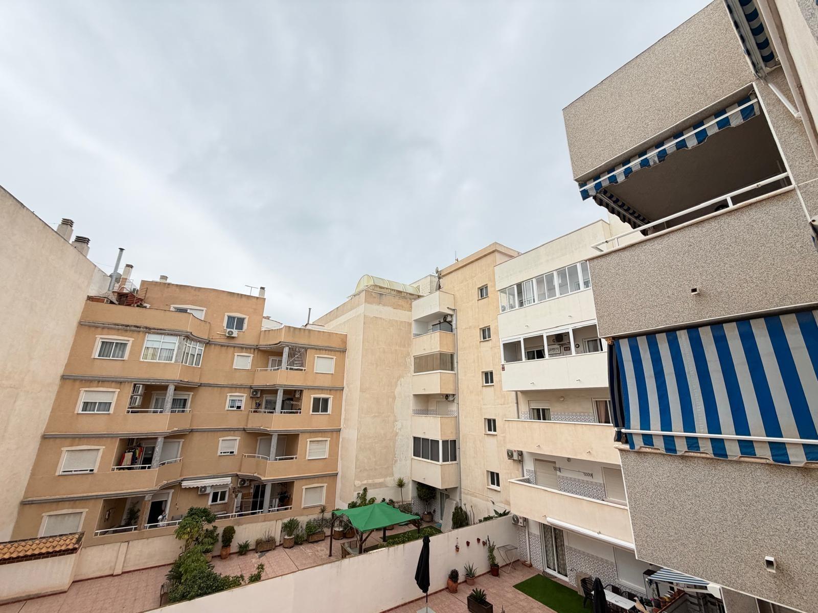 Apartamento en Torrevieja, Alicante, España 2 dormitorios, 69 m2 No. 196649