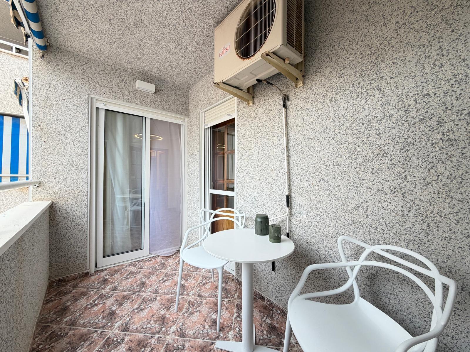 Apartamento en Torrevieja, Alicante, España 2 dormitorios, 69 m2 No. 196649