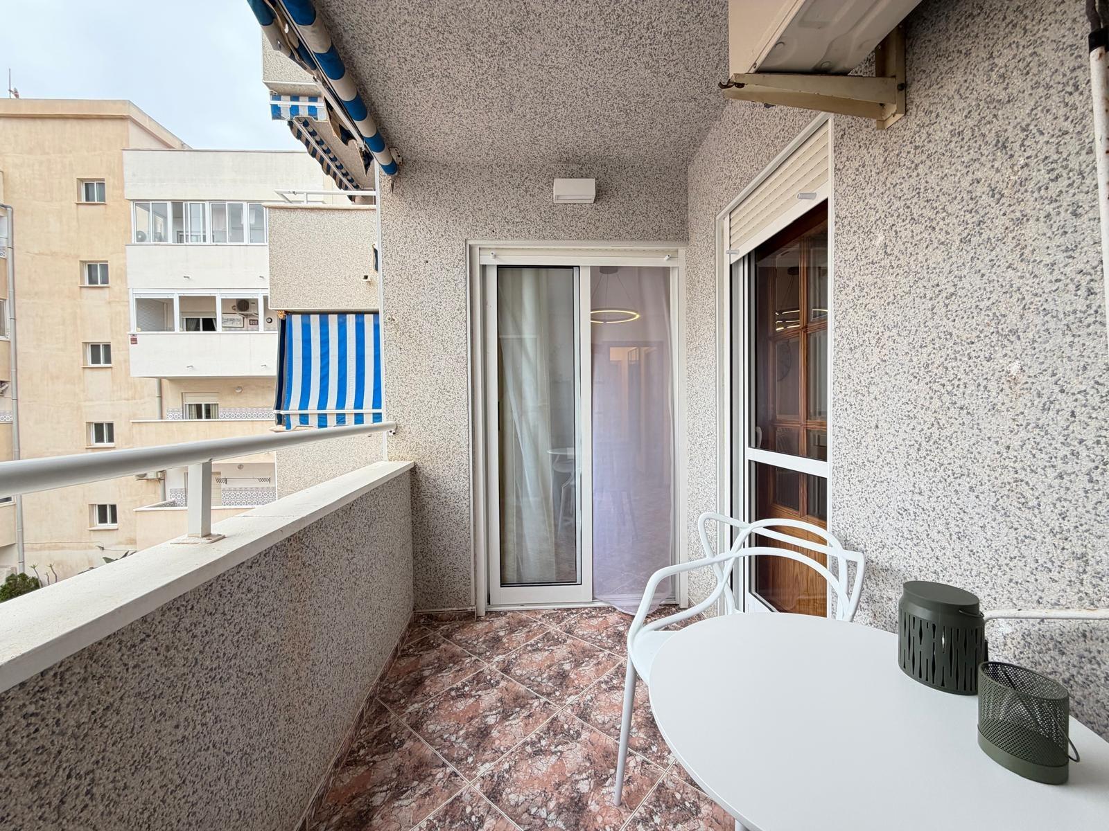 Apartamento en Torrevieja, Alicante, España 2 dormitorios, 69 m2 No. 196649