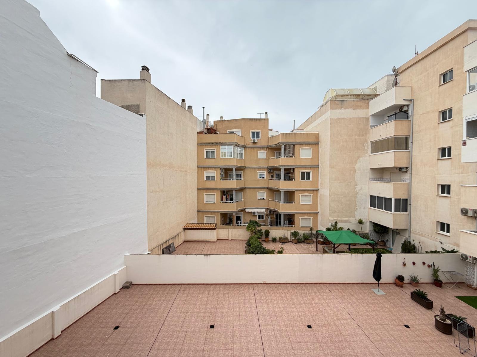 Apartamento en Torrevieja, Alicante, España 2 dormitorios, 69 m2 No. 196649