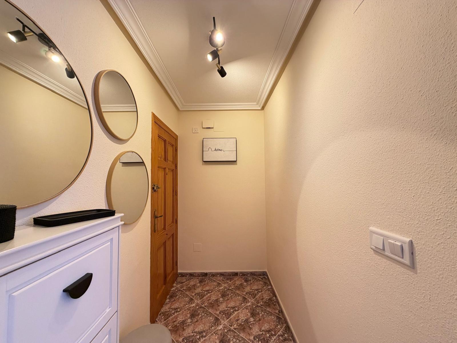 Apartamento en Torrevieja, Alicante, España 2 dormitorios, 69 m2 No. 196649