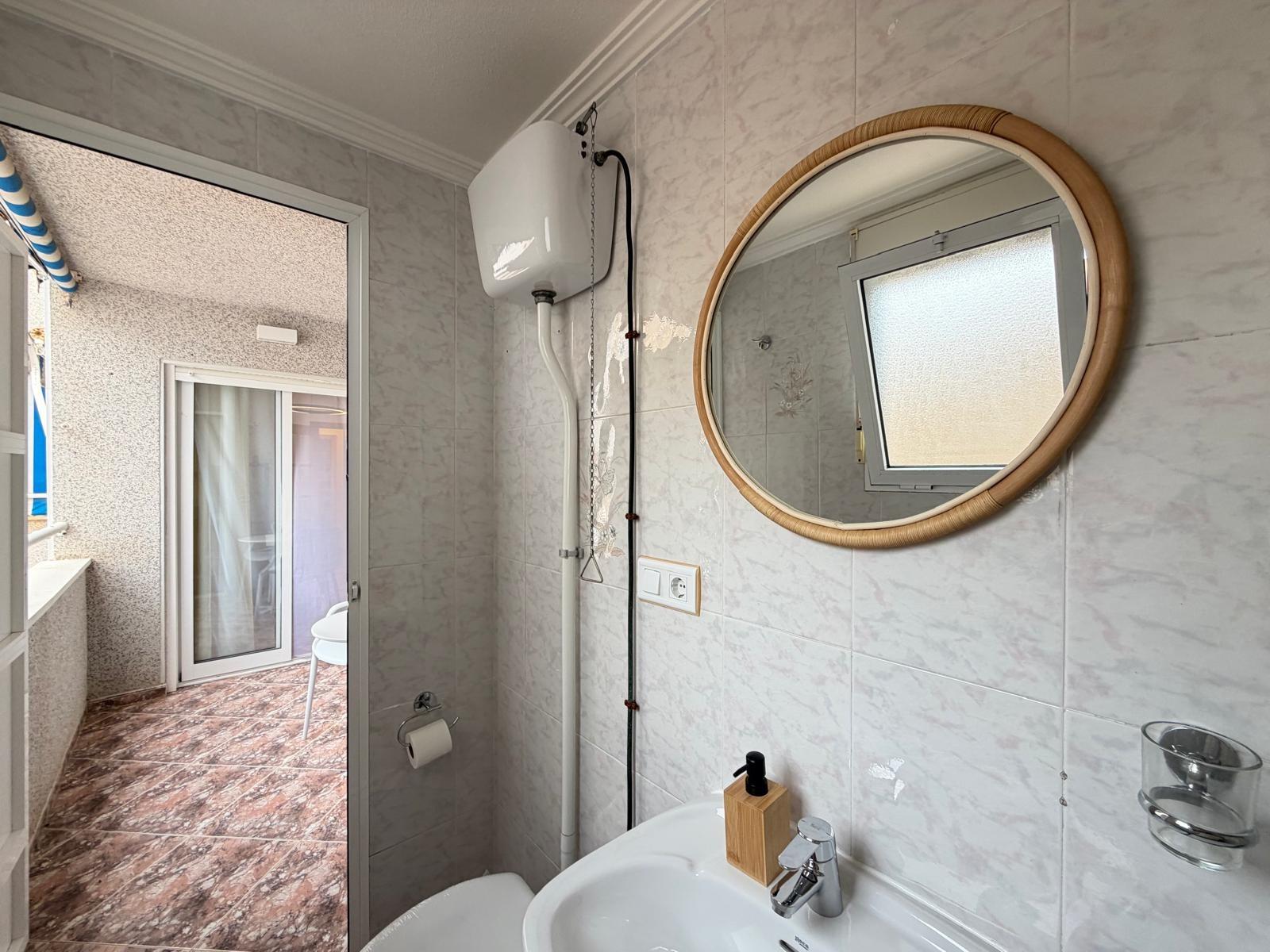 Apartamento en Torrevieja, Alicante, España 2 dormitorios, 69 m2 No. 196649