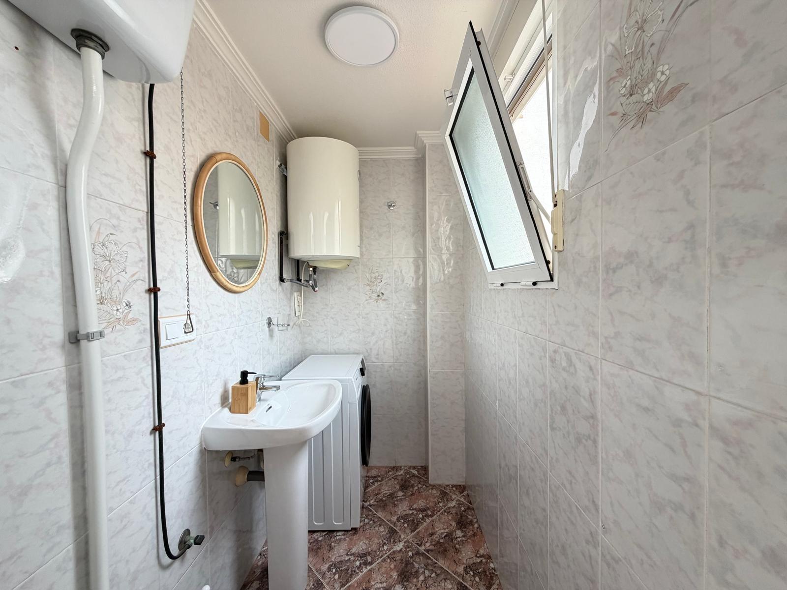 Apartamento en Torrevieja, Alicante, España 2 dormitorios, 69 m2 No. 196649