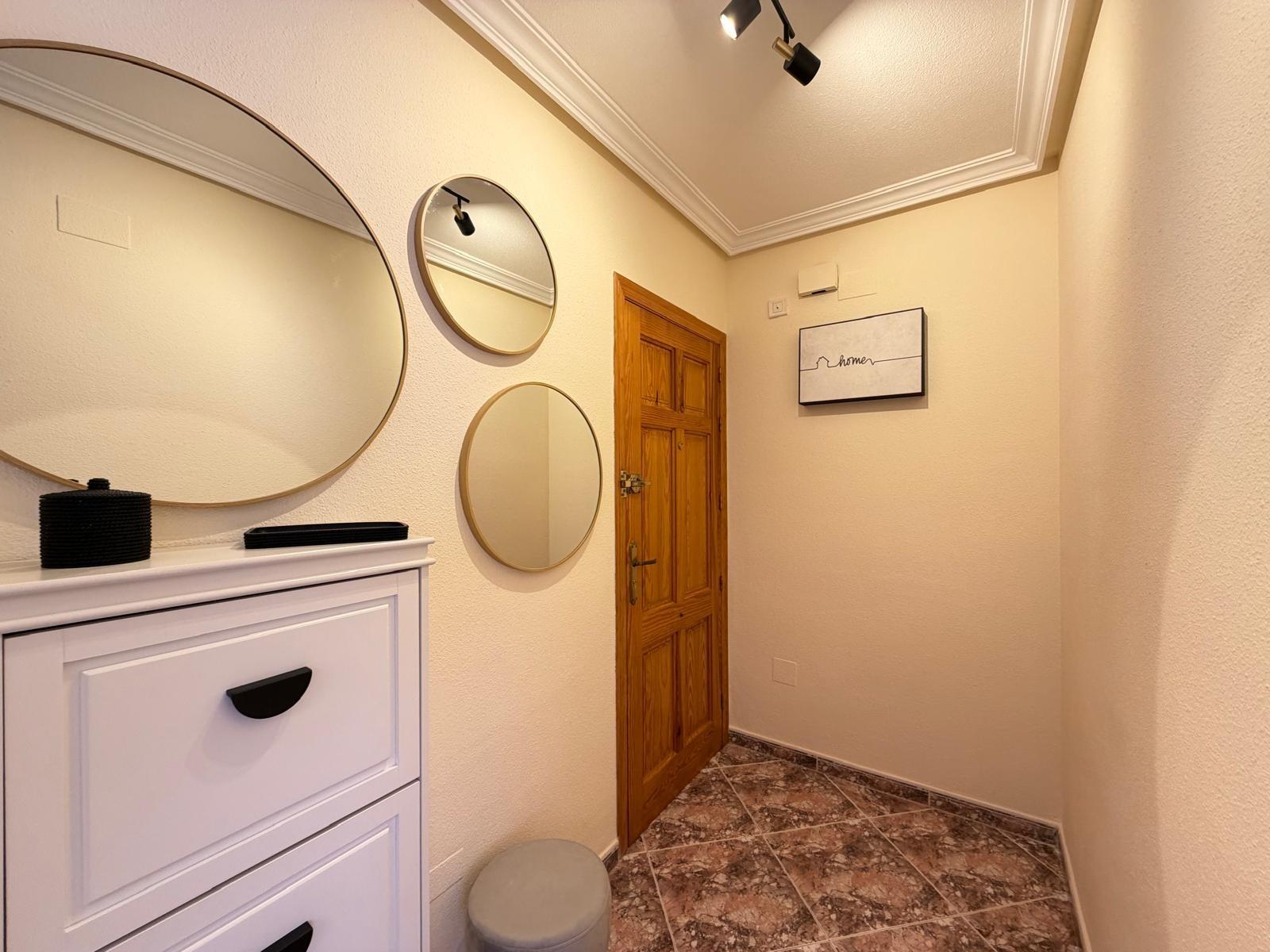 Apartamento en Torrevieja, Alicante, España 2 dormitorios, 69 m2 No. 196649