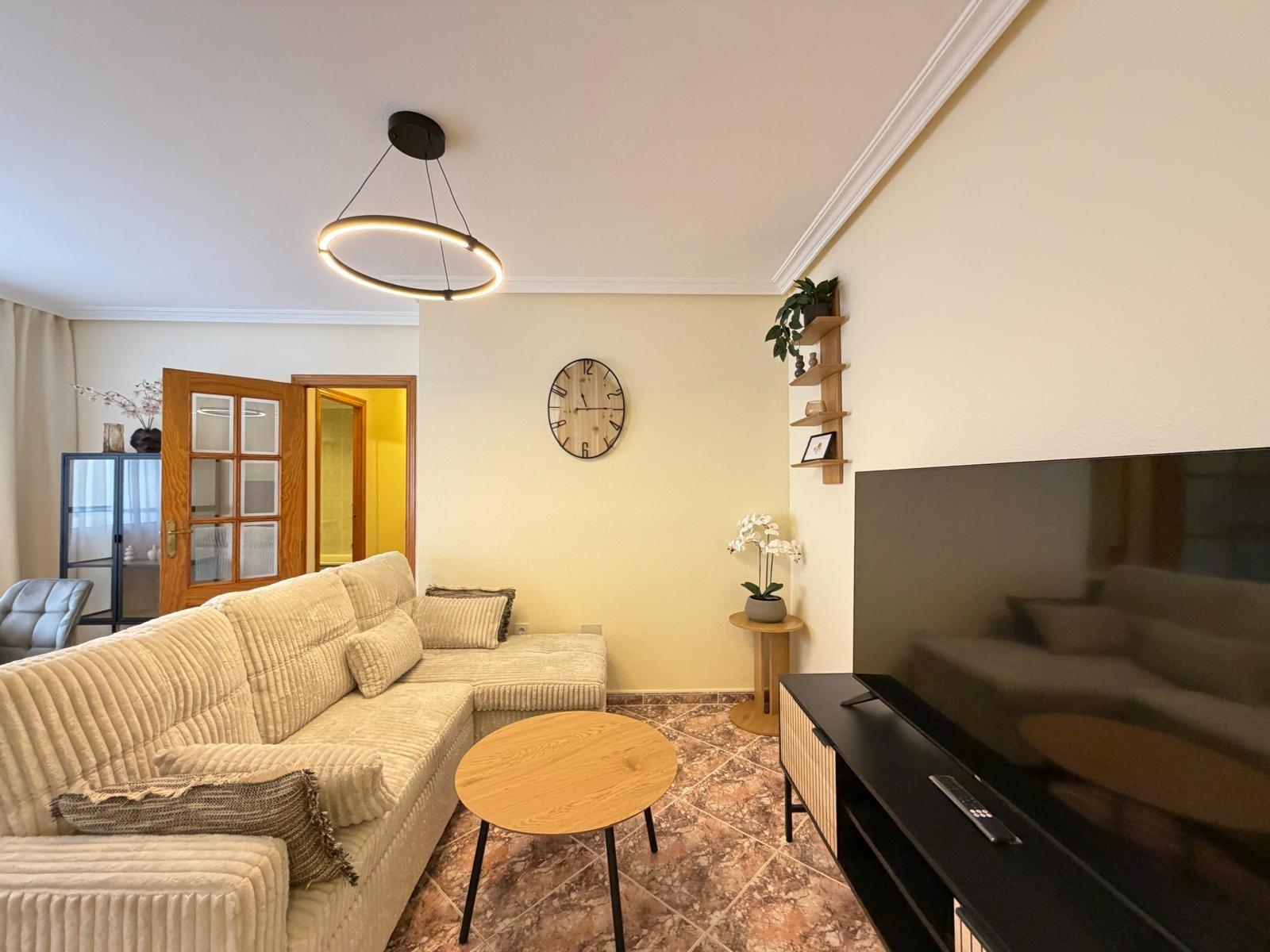 Apartamento en Torrevieja, Alicante, España 2 dormitorios, 69 m2 No. 196649