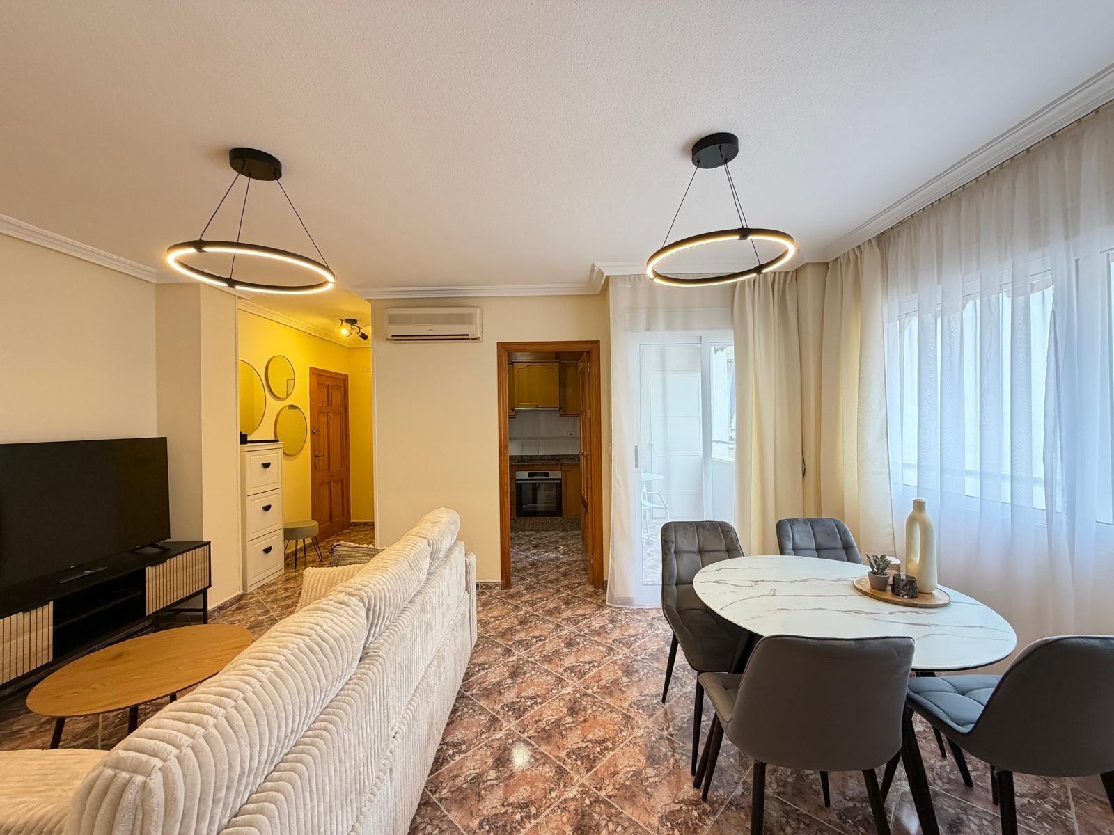 Apartamento en Torrevieja, Alicante, España 2 dormitorios, 69 m2 No. 196649