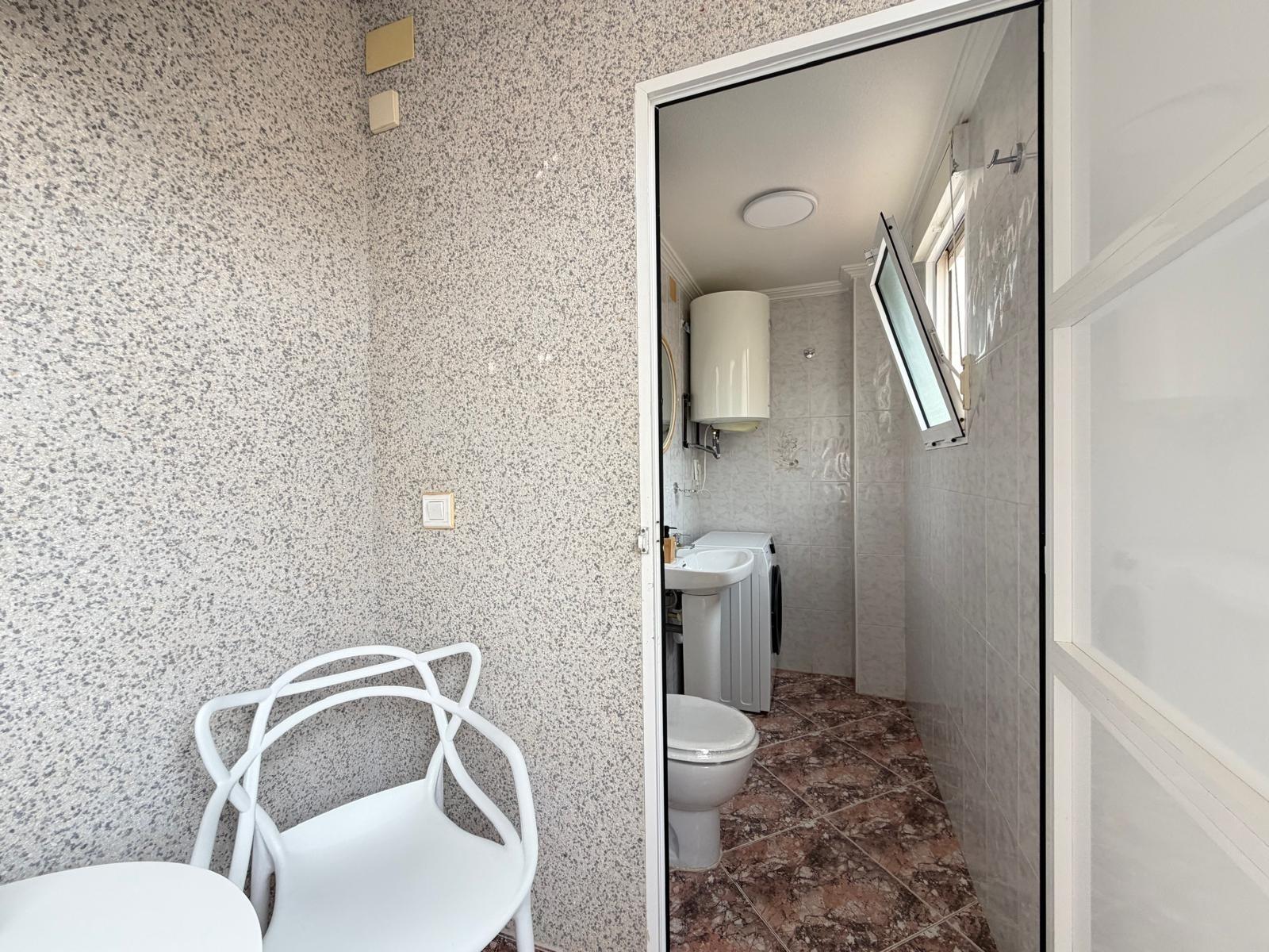 Apartamento en Torrevieja, Alicante, España 2 dormitorios, 69 m2 No. 196649