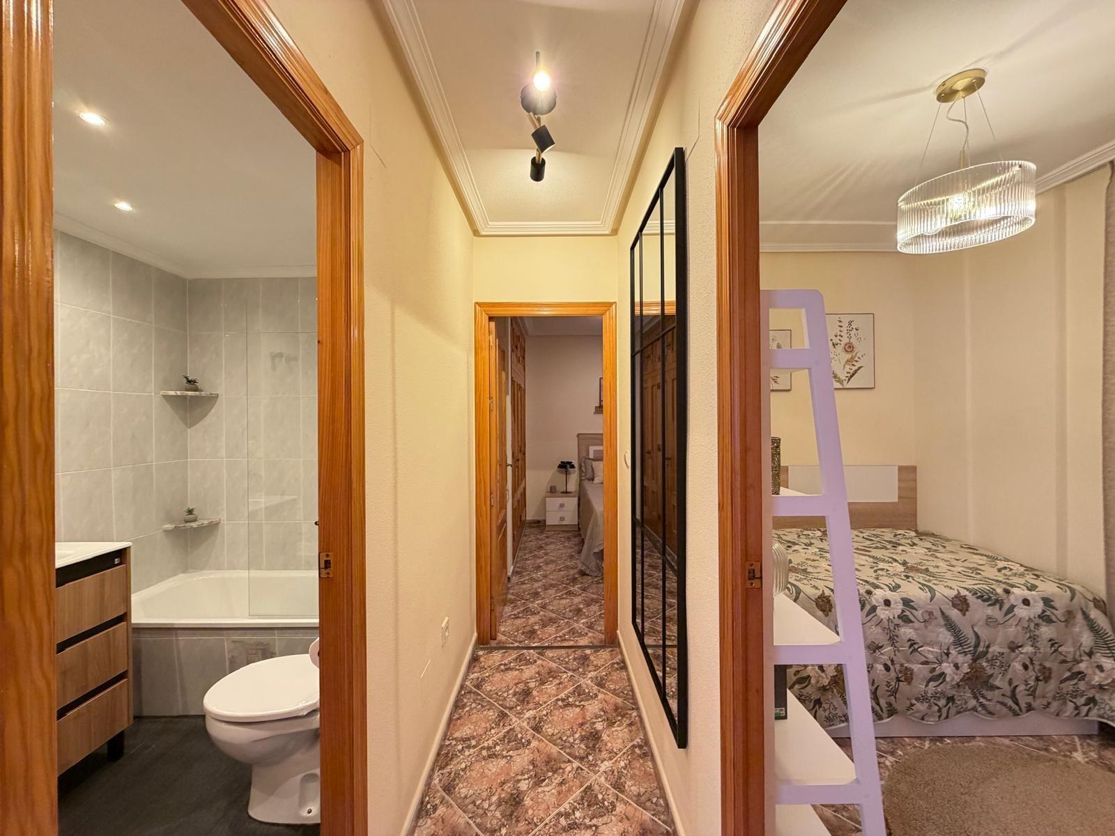 Apartamento en Torrevieja, Alicante, España 2 dormitorios, 69 m2 No. 196649
