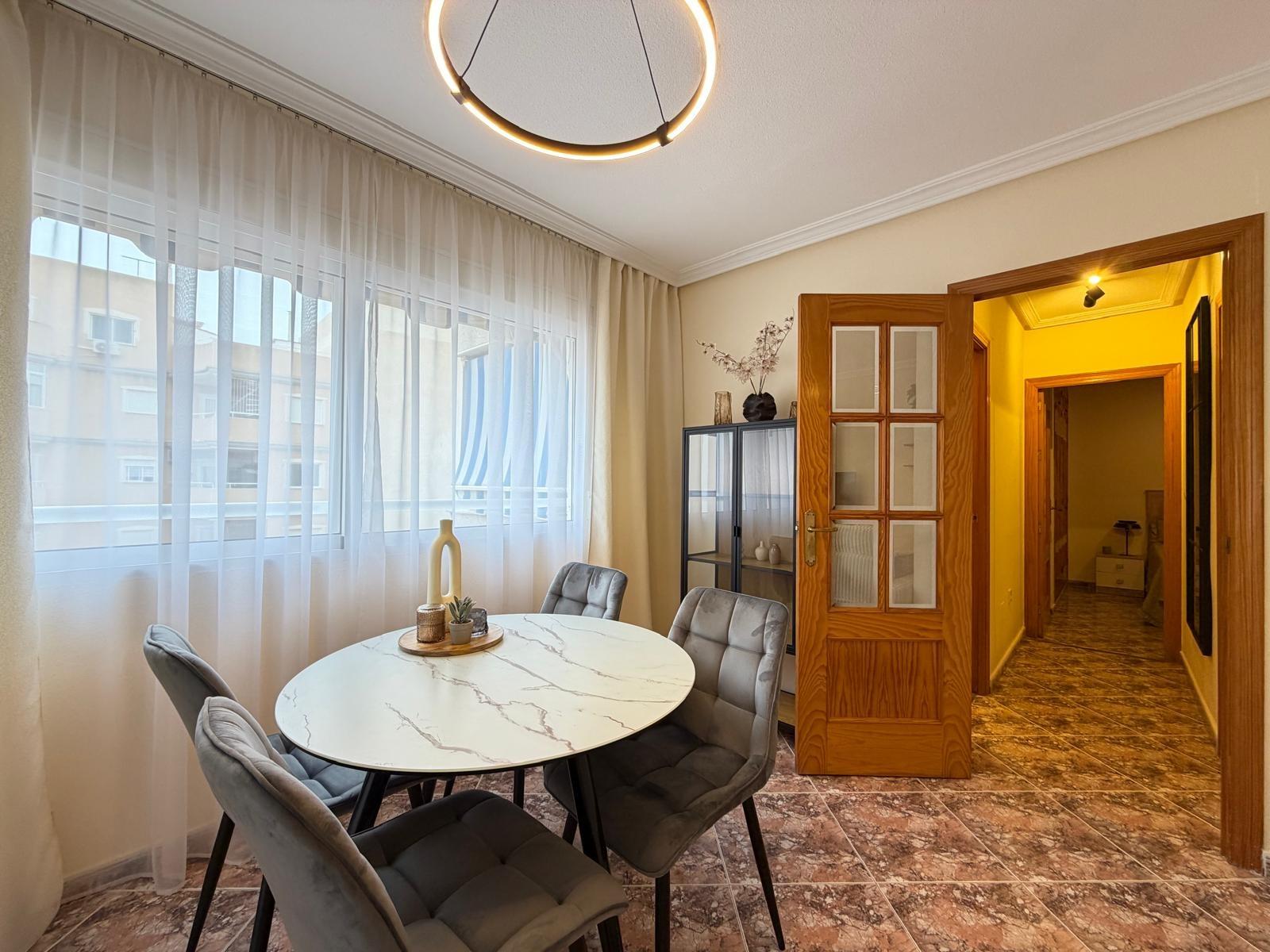Apartamento en Torrevieja, Alicante, España 2 dormitorios, 69 m2 No. 196649