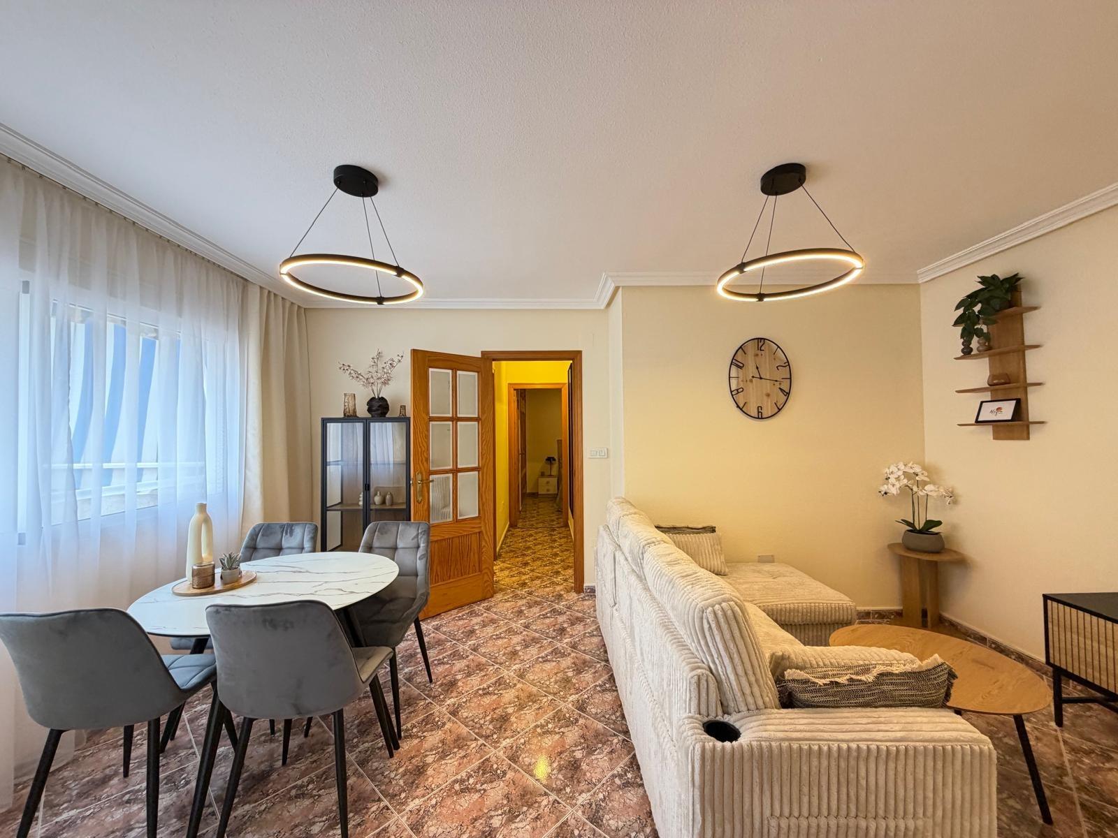 Apartamento en Torrevieja, Alicante, España 2 dormitorios, 69 m2 No. 196649