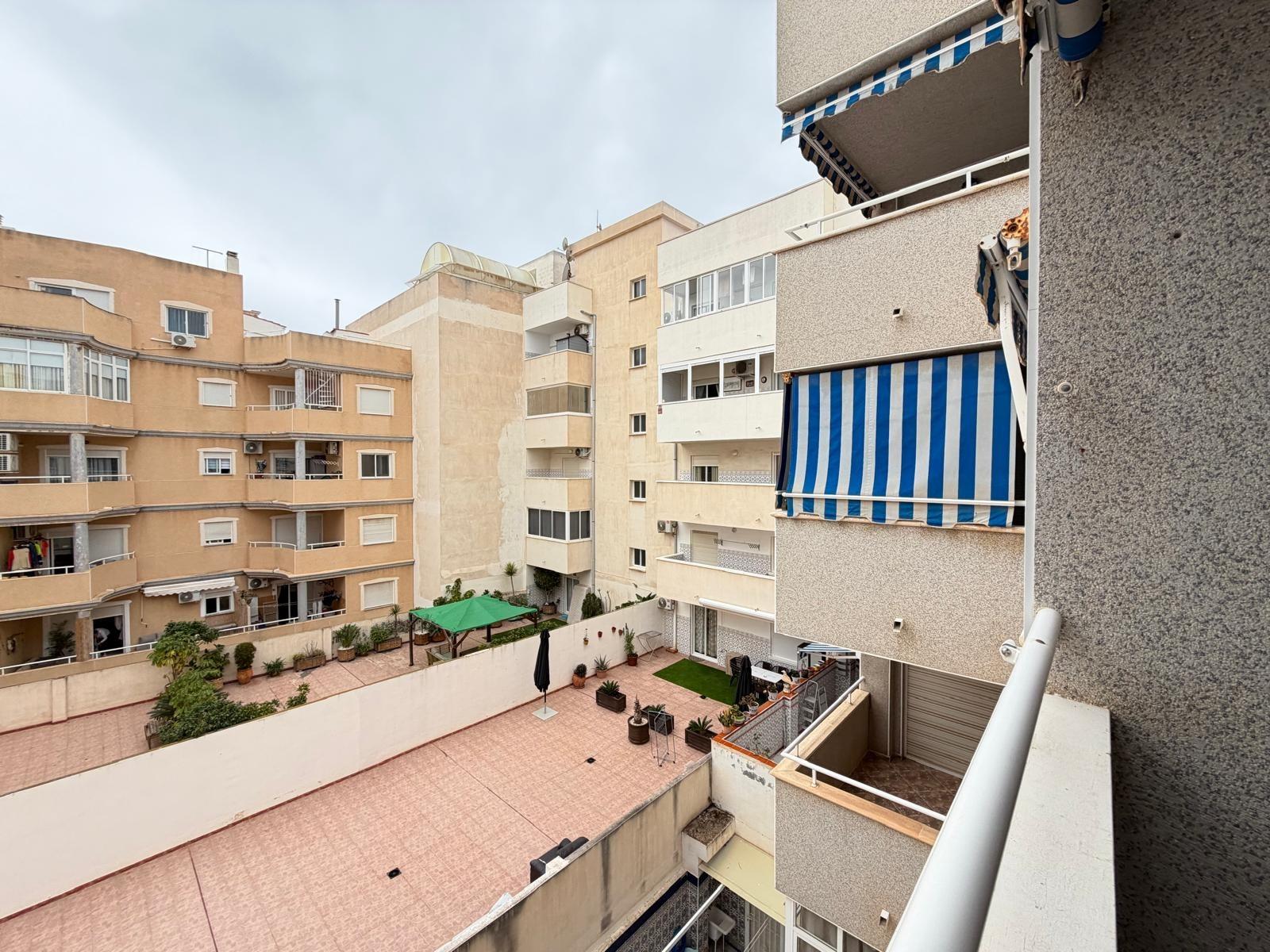Apartamento en Torrevieja, Alicante, España 2 dormitorios, 69 m2 No. 196649